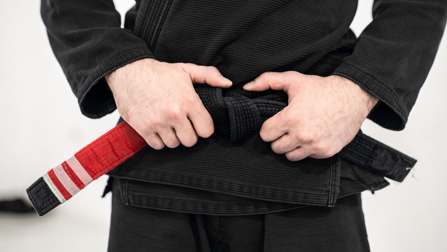 Gi do BJJ przewiązane pasem
