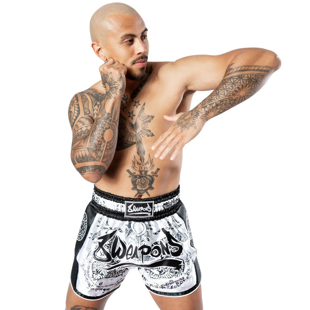8 Weapons Spodenki Muay Thai Sak Yant Tigers Białe