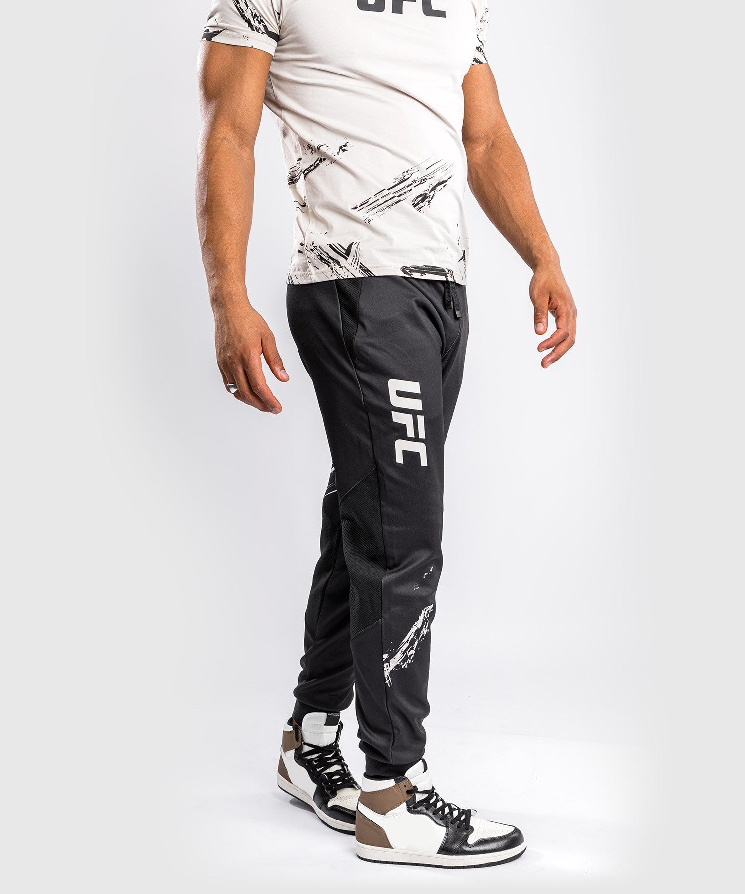 Venum UFC Spodnie Dresowe Authentic Fight Week 2.0 Czarne/Piaskowe