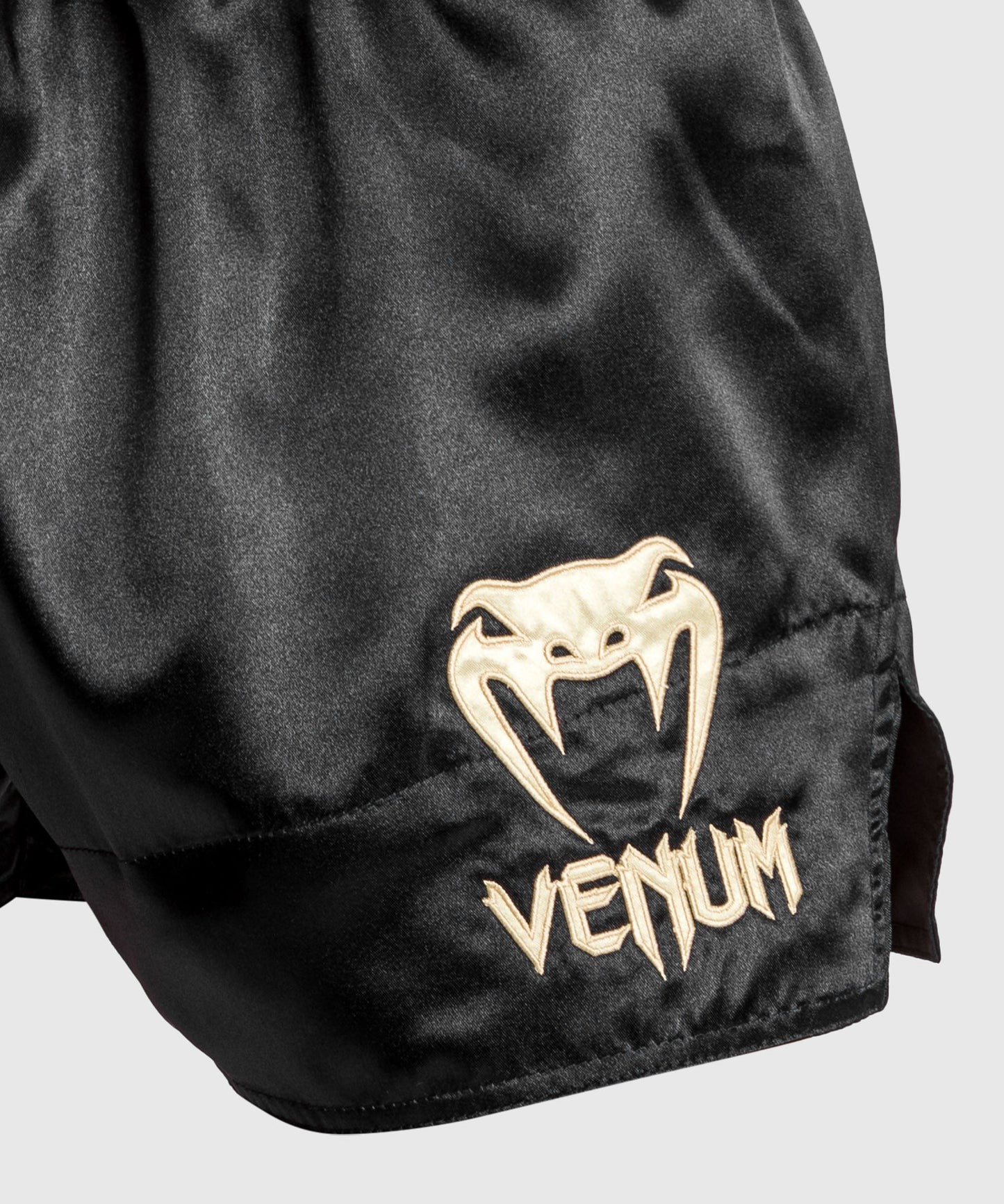 Venum Spodenki Muay Thai Classic Czarne/Czerwone/Złote