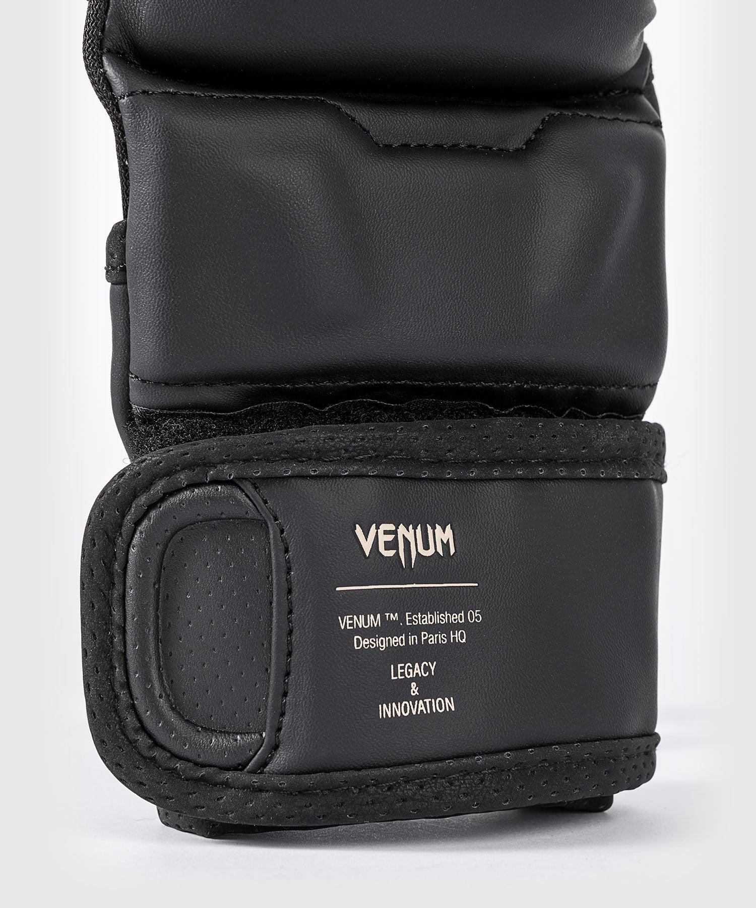 Venum Rękawice sparingowe do MMA Impact Evo Black/Black
