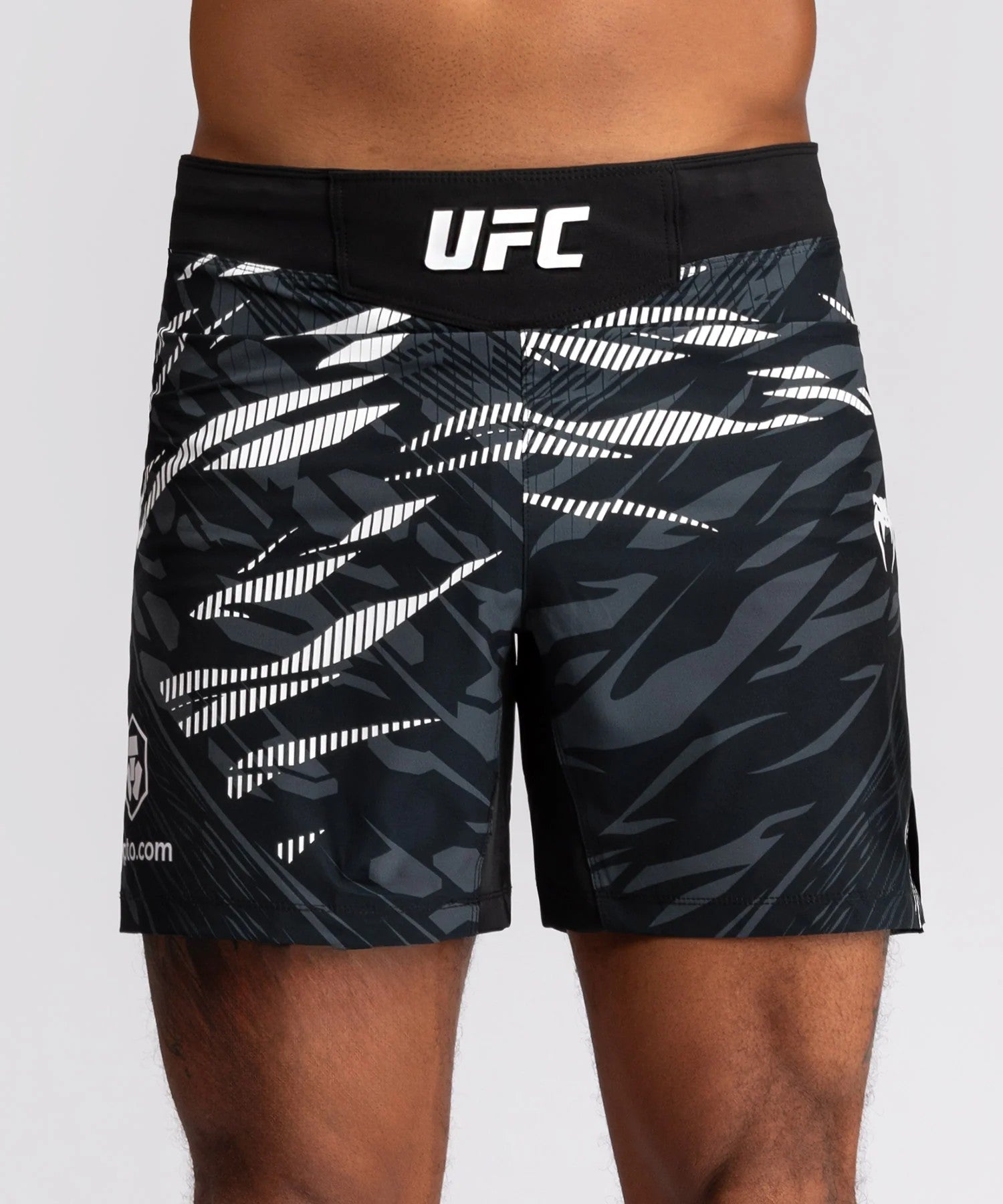 Venum Spodenki do MMA Short Fit UFC Fusion Authentic Fight Night Czarne