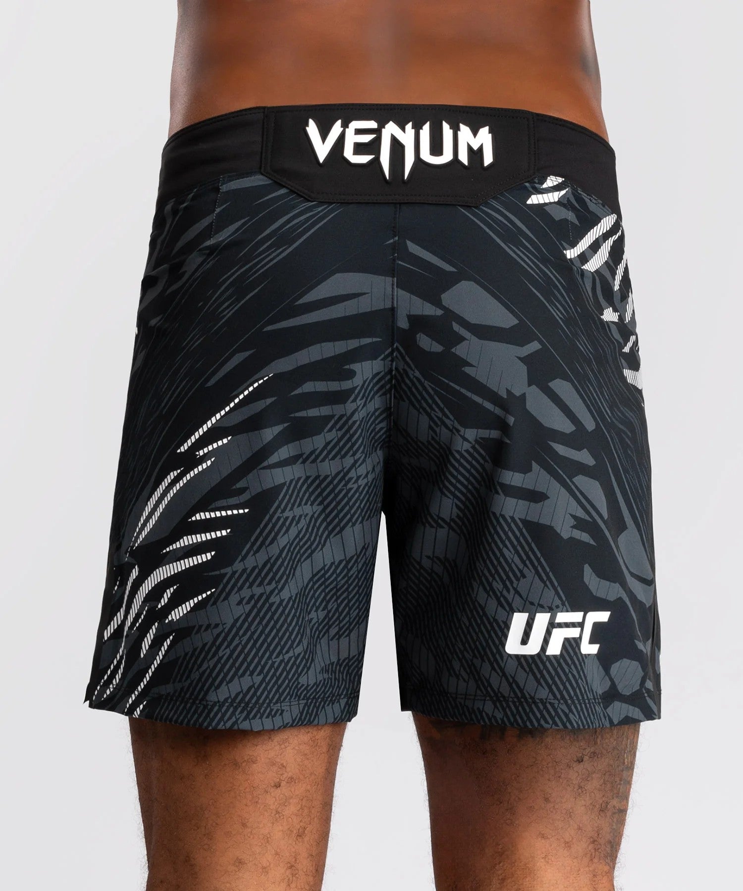Venum Spodenki do MMA Short Fit UFC Fusion Authentic Fight Night Czarne