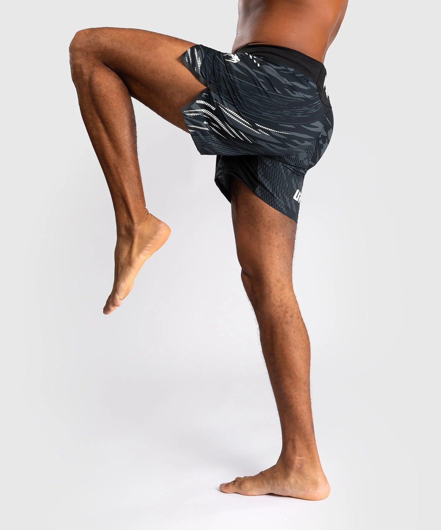 Venum Spodenki do MMA Short Fit UFC Fusion Authentic Fight Night Czarne