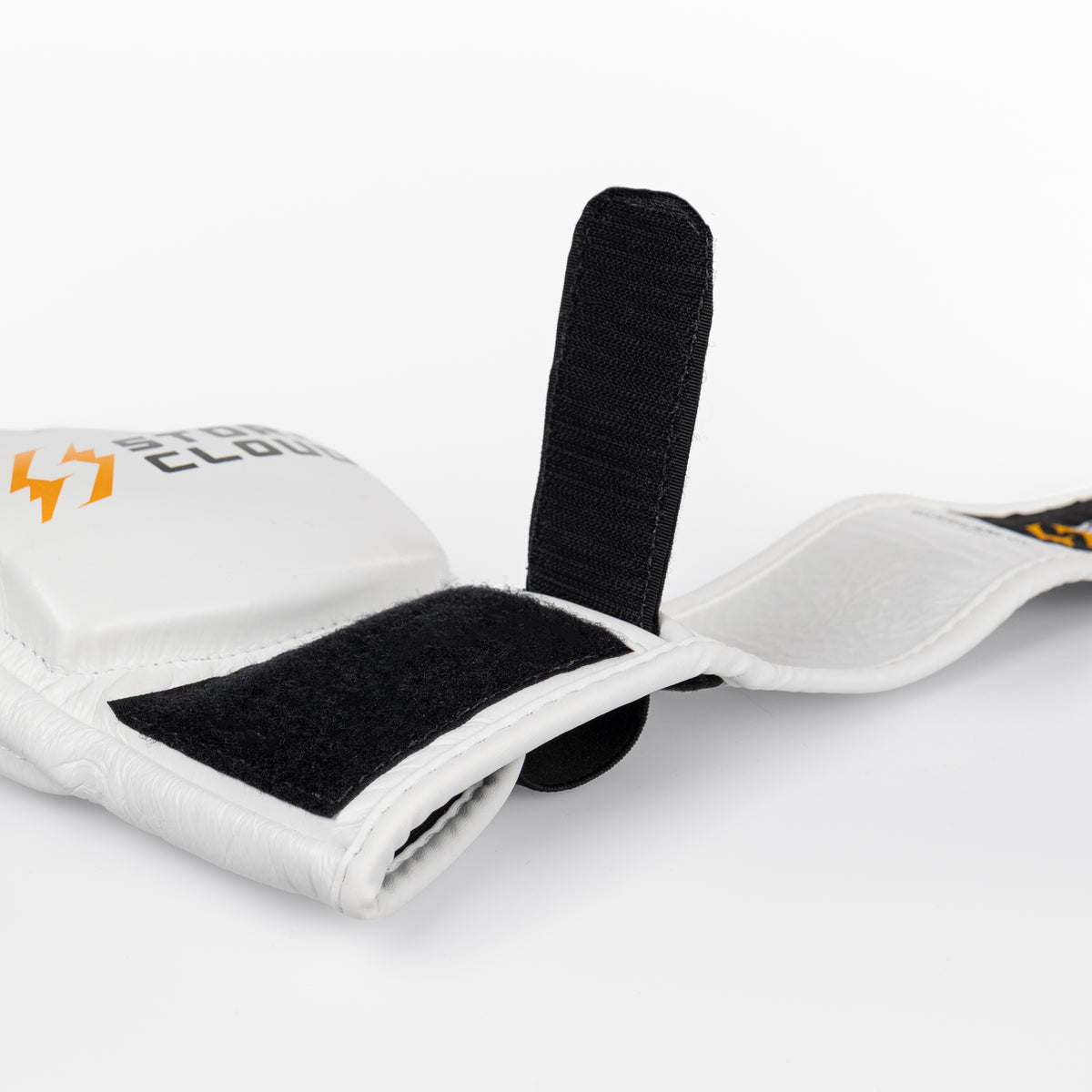 StormCloud Rękawice do MMA Hurricane 3.0 4oz Białe