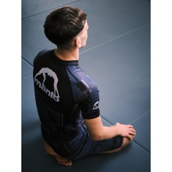 Czarny rashguard z krótkim rękawem MANTO ENDURE | sklep MMAniak.pl