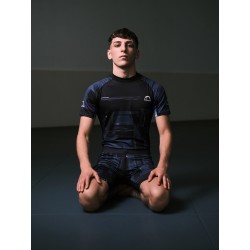 Czarny rashguard z krótkim rękawem MANTO ENDURE | sklep MMAniak.pl