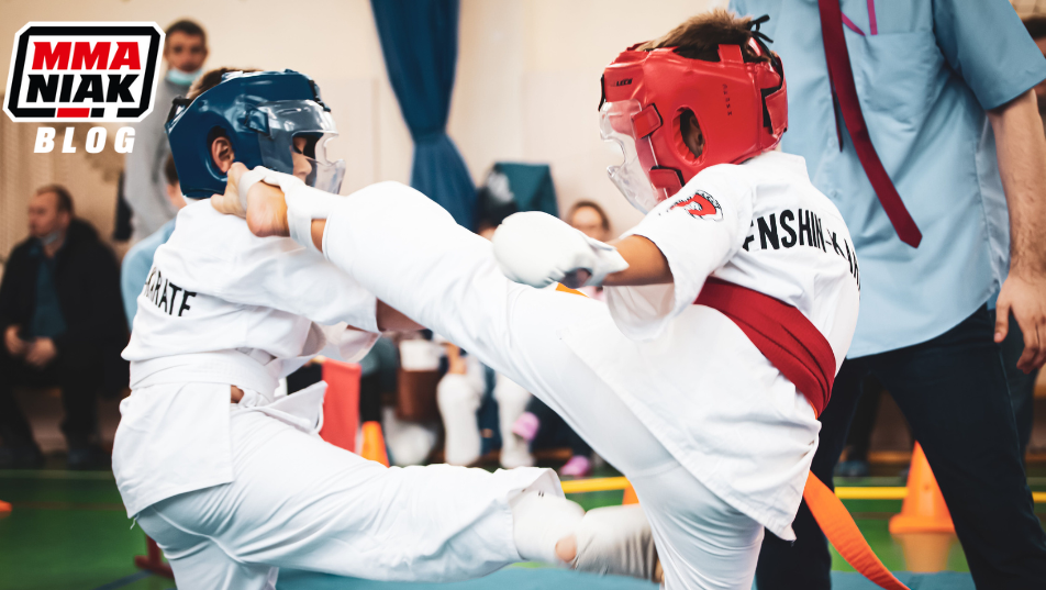 Dzieci podczas turnieju karate
