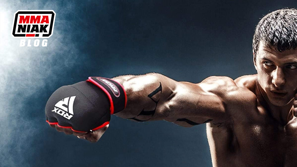 Cios w rękawicy MMA