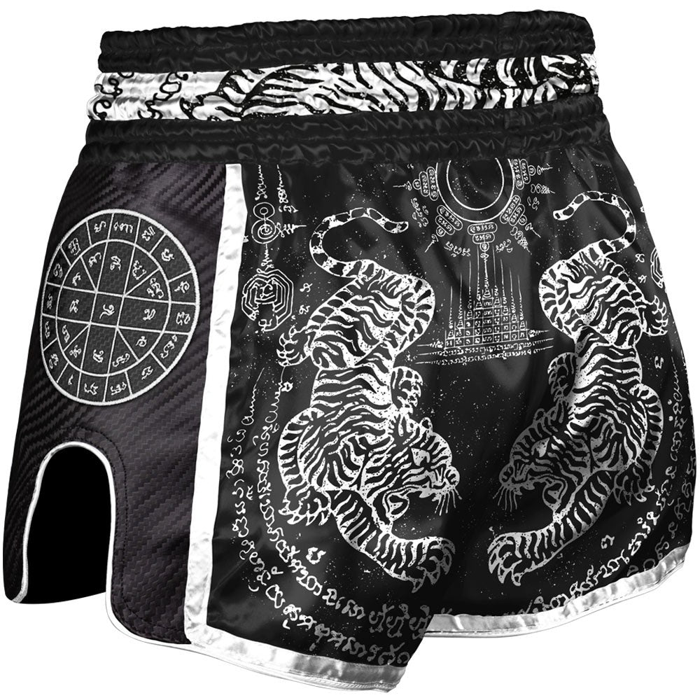 8 Weapons Spodenki Muay Thai Sak Yant Tigers Czarne