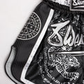 8 Weapons Spodenki Muay Thai Sak Yant Tigers Czarne