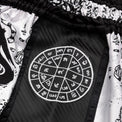 8 Weapons Spodenki Muay Thai Sak Yant Tigers Białe