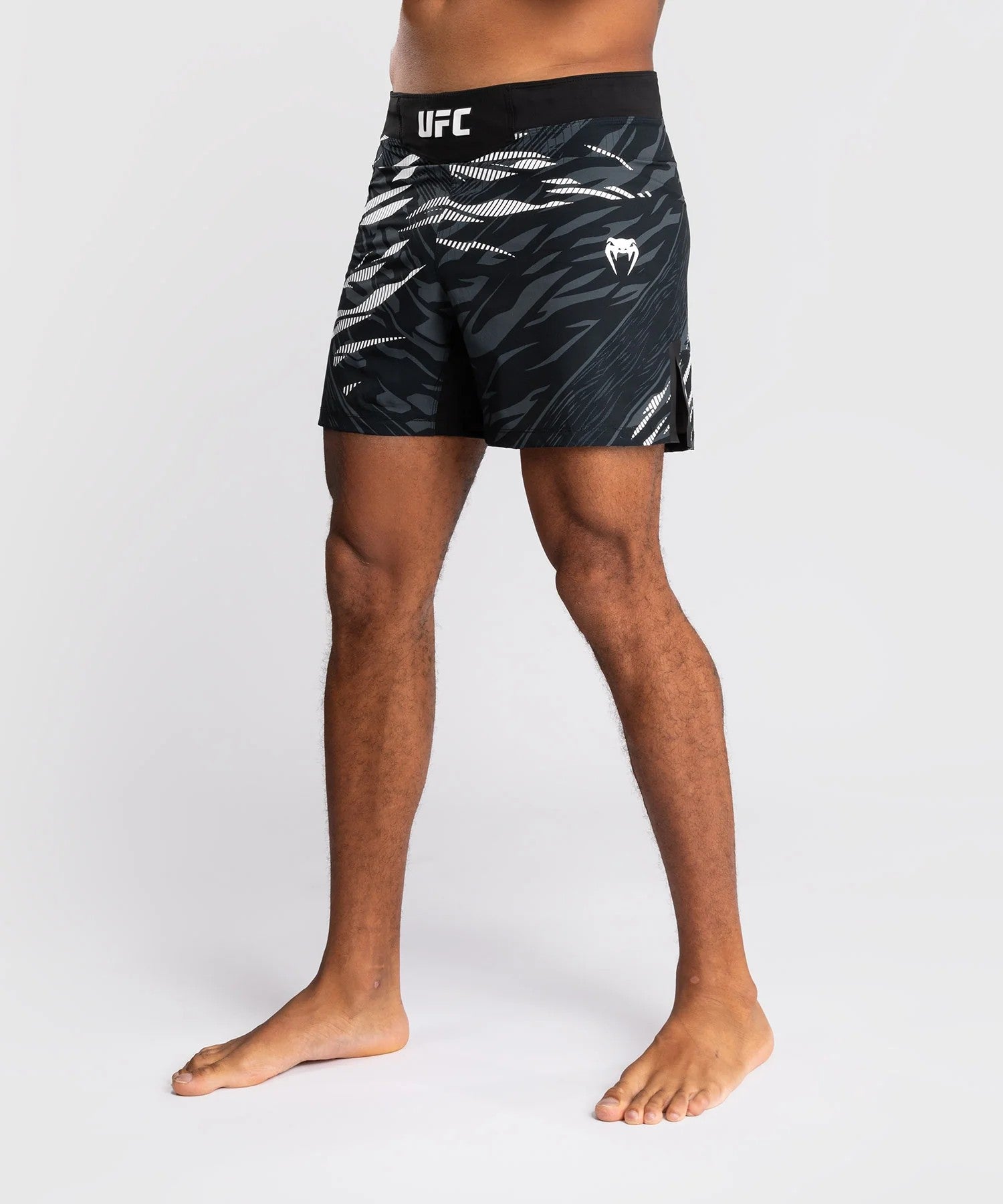 Venum Spodenki do MMA Short Fit UFC Fusion Authentic Fight Night Czarne