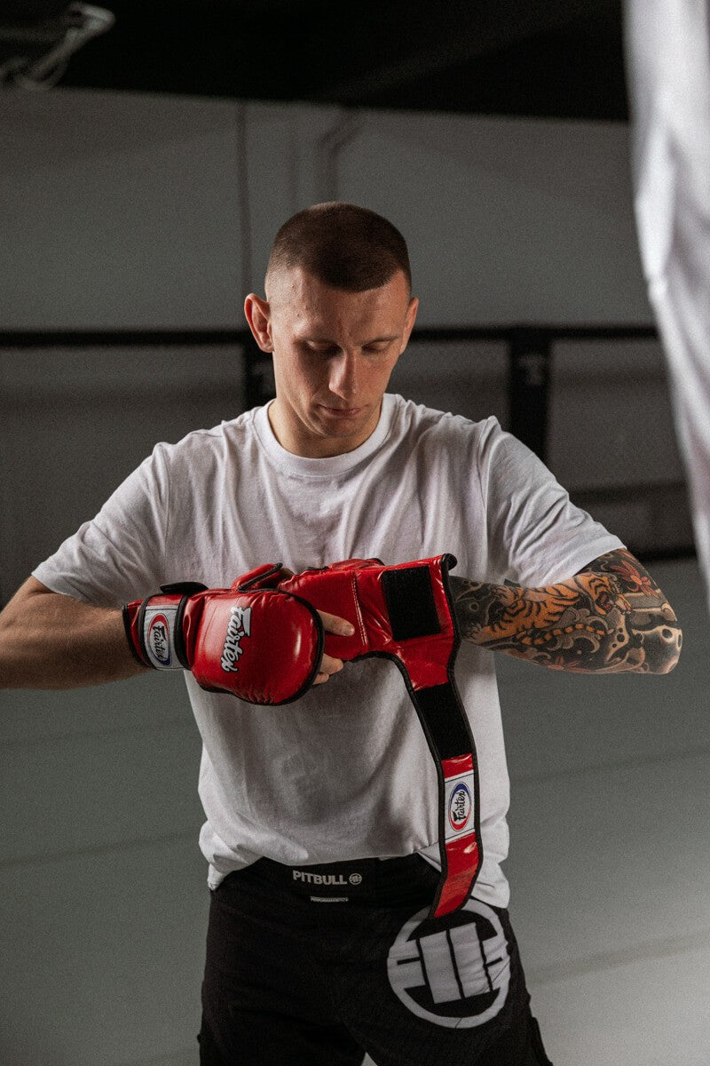 Fairtex Rękawice do MMA FGV15 Czerwone